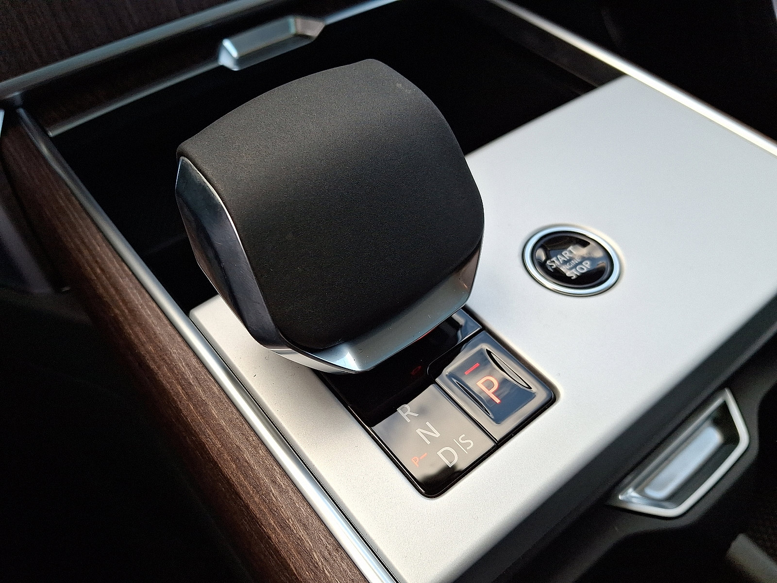 New 2026 Land Rover Range Rover SE image 12