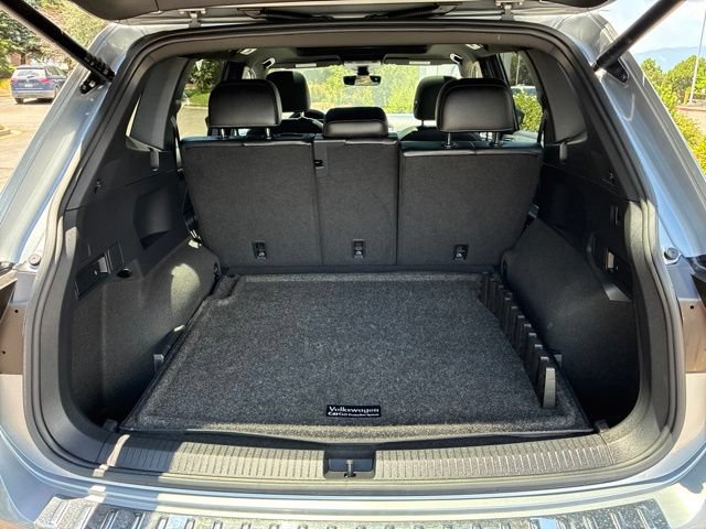 Used 2024 Volkswagen Tiguan SE R-Line AWD/4WD image 8