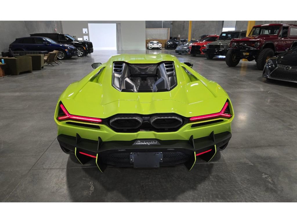 Used 2024 Lamborghini Revuelto image 2