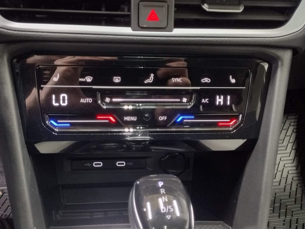 New 2026 Volkswagen Taos SE AWD/4WD image 27