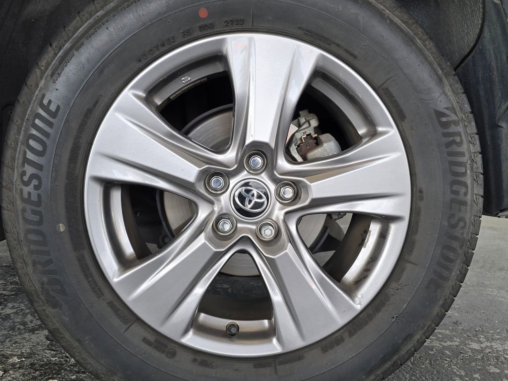 Used 2023 Toyota RAV4 LE AWD/4WD image 47