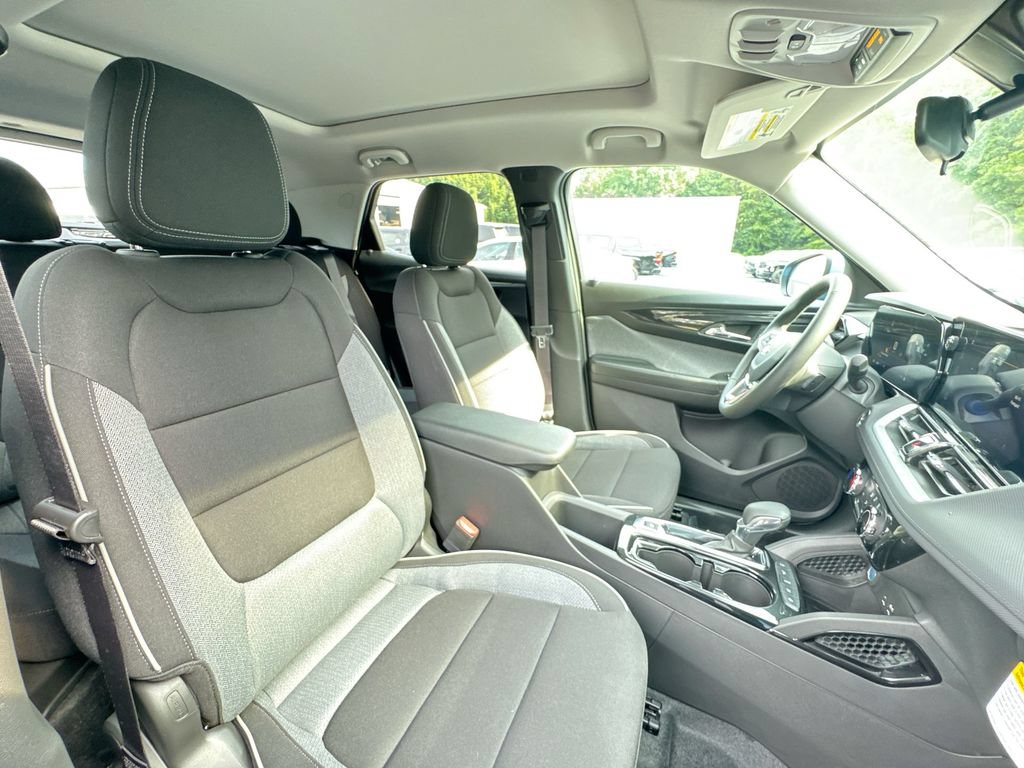 New 2026 Chevrolet TrailBlazer LT w/ LT Cold Weather Package FWD image 31