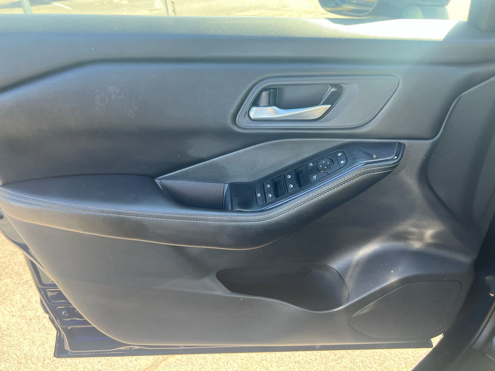 Used 2024 Nissan Rogue SV AWD/4WD image 14
