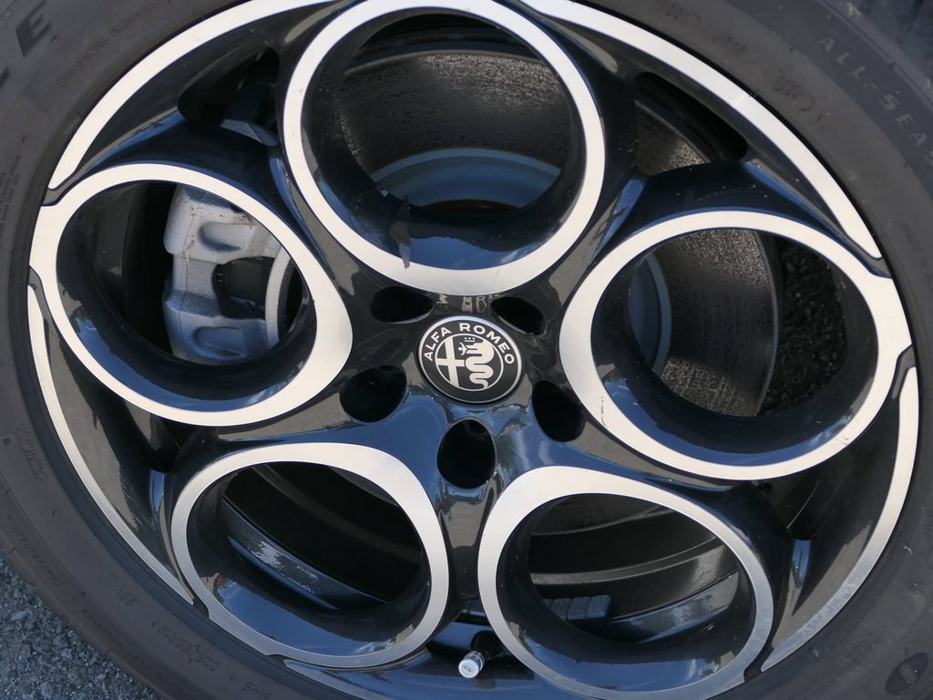 Used 2025 Alfa Romeo Tonale w/ Premium Package AWD/4WD image 8