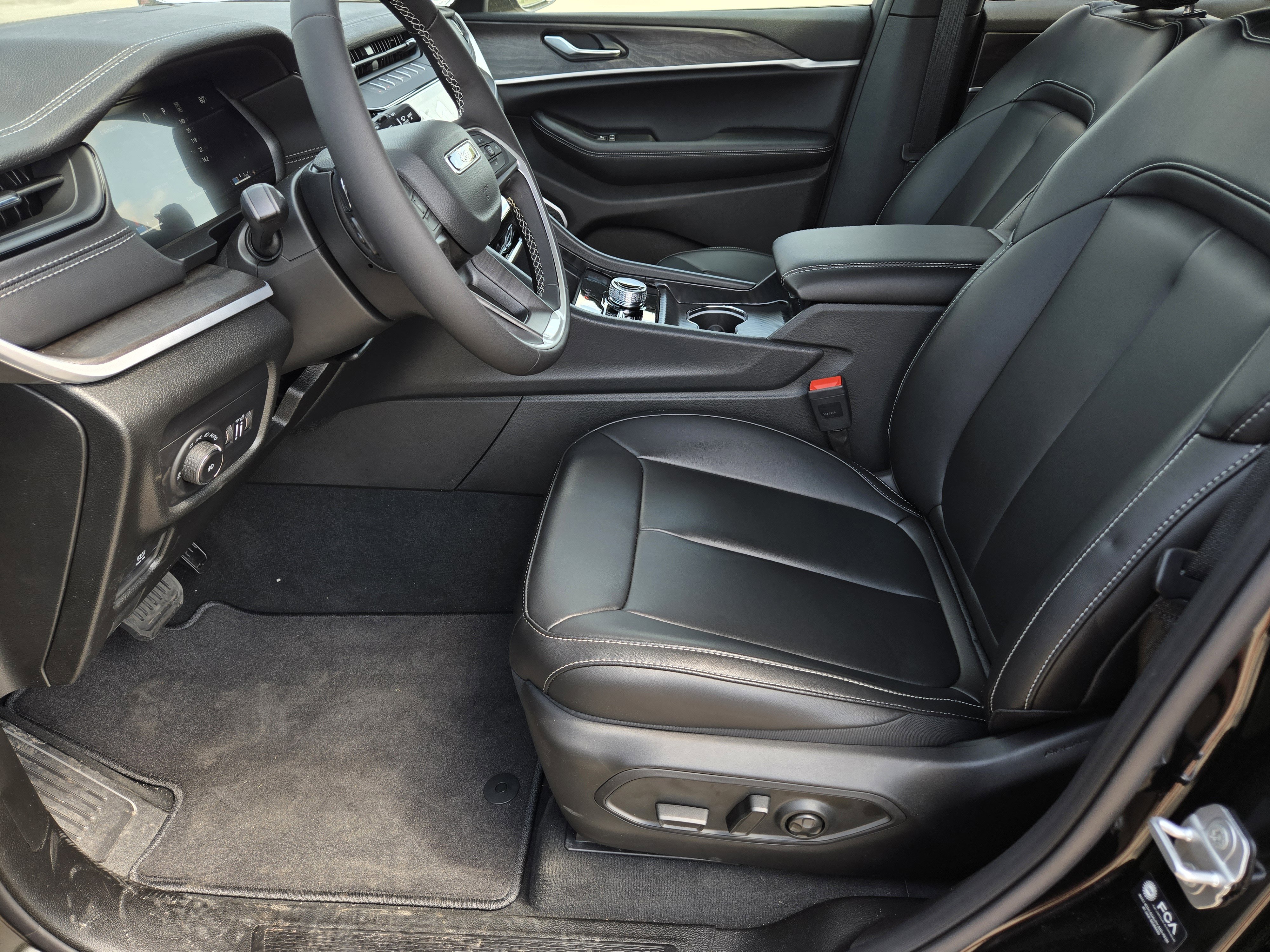 New 2026 Jeep Grand Cherokee Limited w/ Limited Altitude Package AWD/4WD image 14