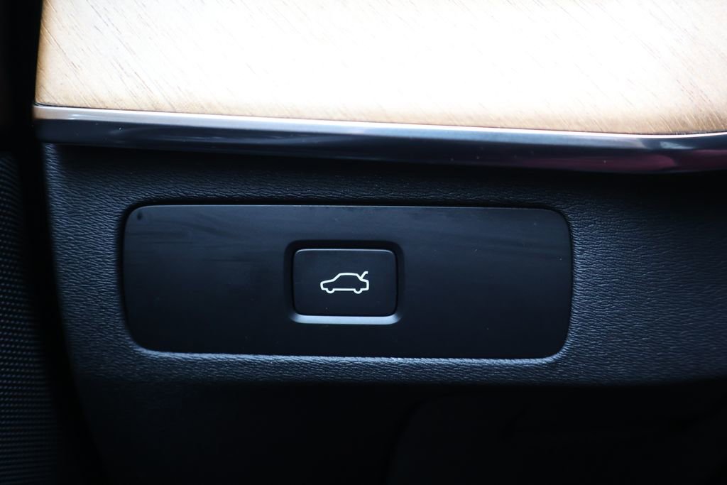 Used 2024 Volvo XC90 B6 Plus w/ Protection Package Premier image 34