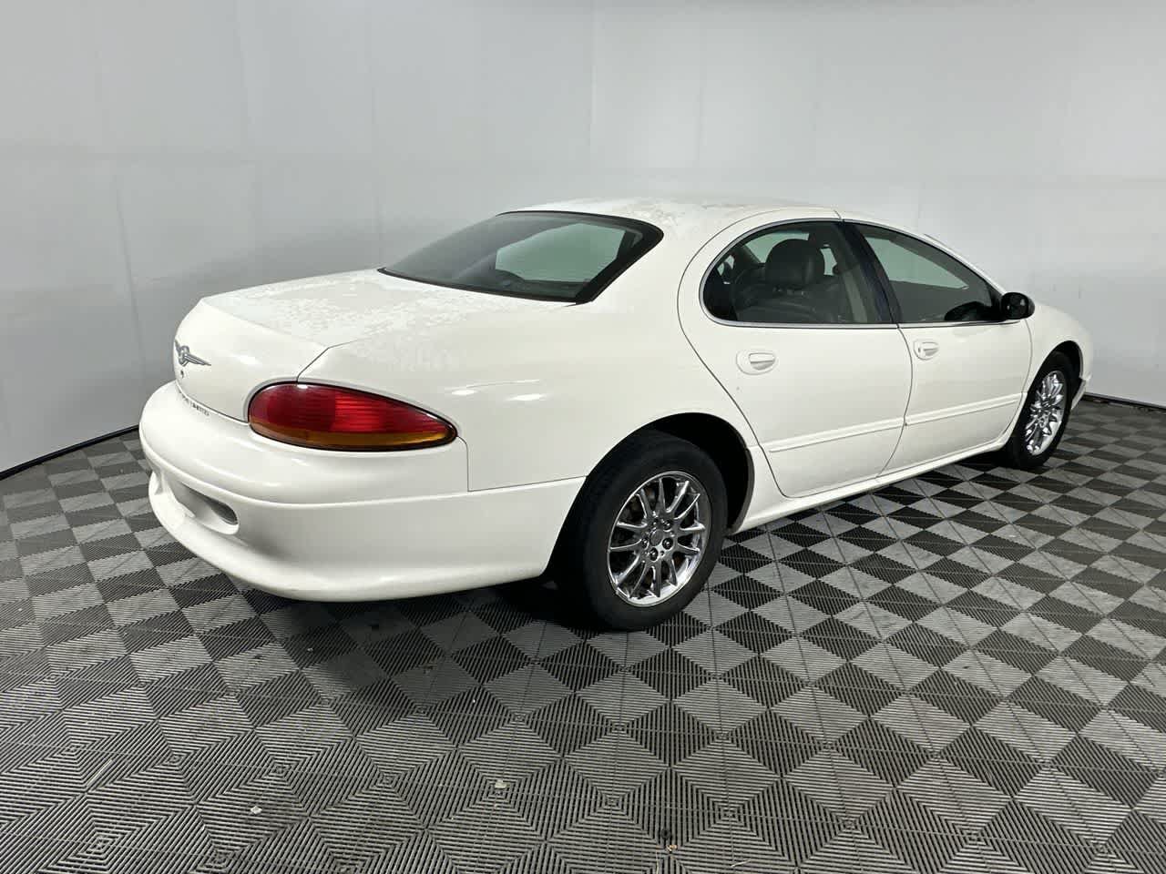 Used 2002 Chrysler Concorde Limited FWD image 8