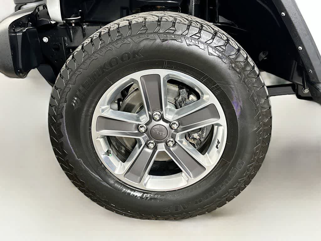 Used 2021 Jeep Wrangler Unlimited Sahara AWD/4WD image 8