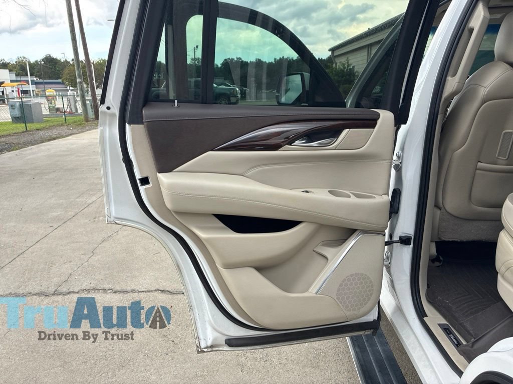 Used 2017 Cadillac Escalade Premium Luxury w/ LPO, Radiant Package AWD/4WD image 38
