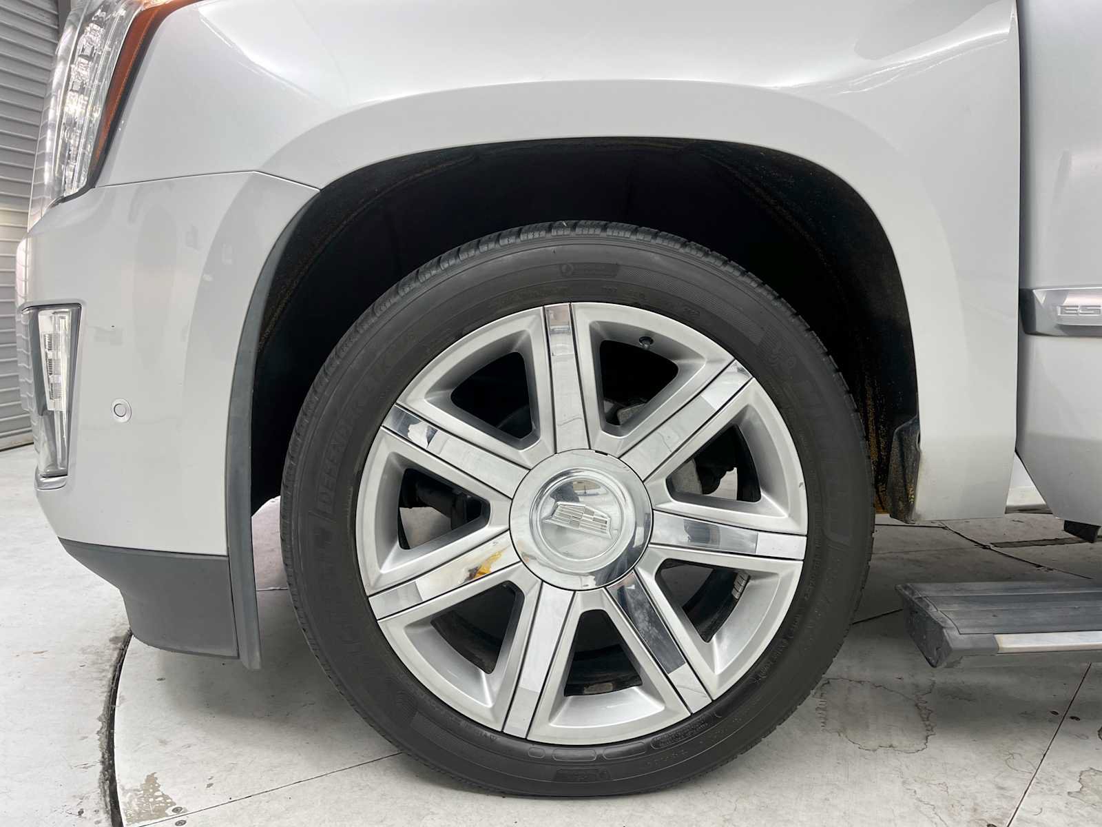 Used 2019 Cadillac Escalade ESV Premium Luxury AWD/4WD image 25