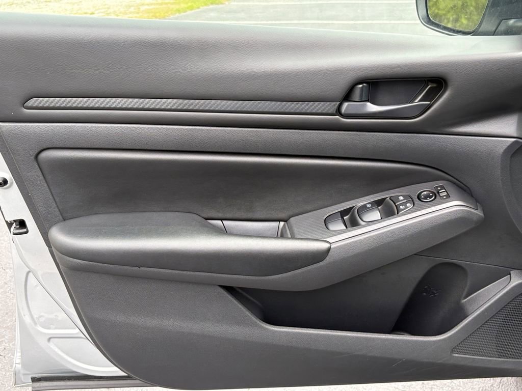 Used 2024 Nissan Altima 2.5 S image 9