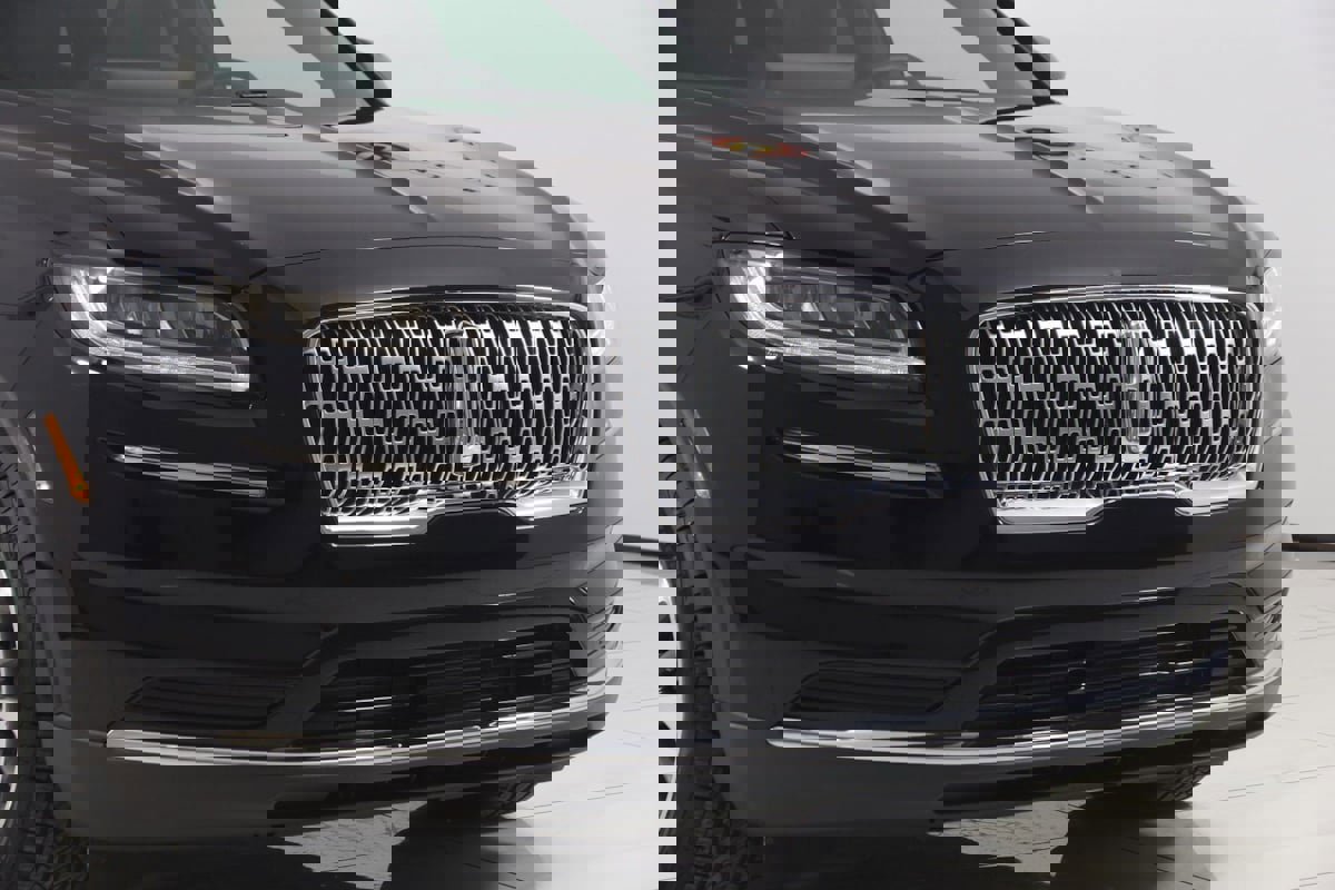 Used 2022 Lincoln Nautilus Reserve AWD/4WD image 40