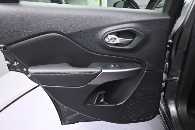 Used 2022 Jeep Cherokee Limited AWD/4WD image 26