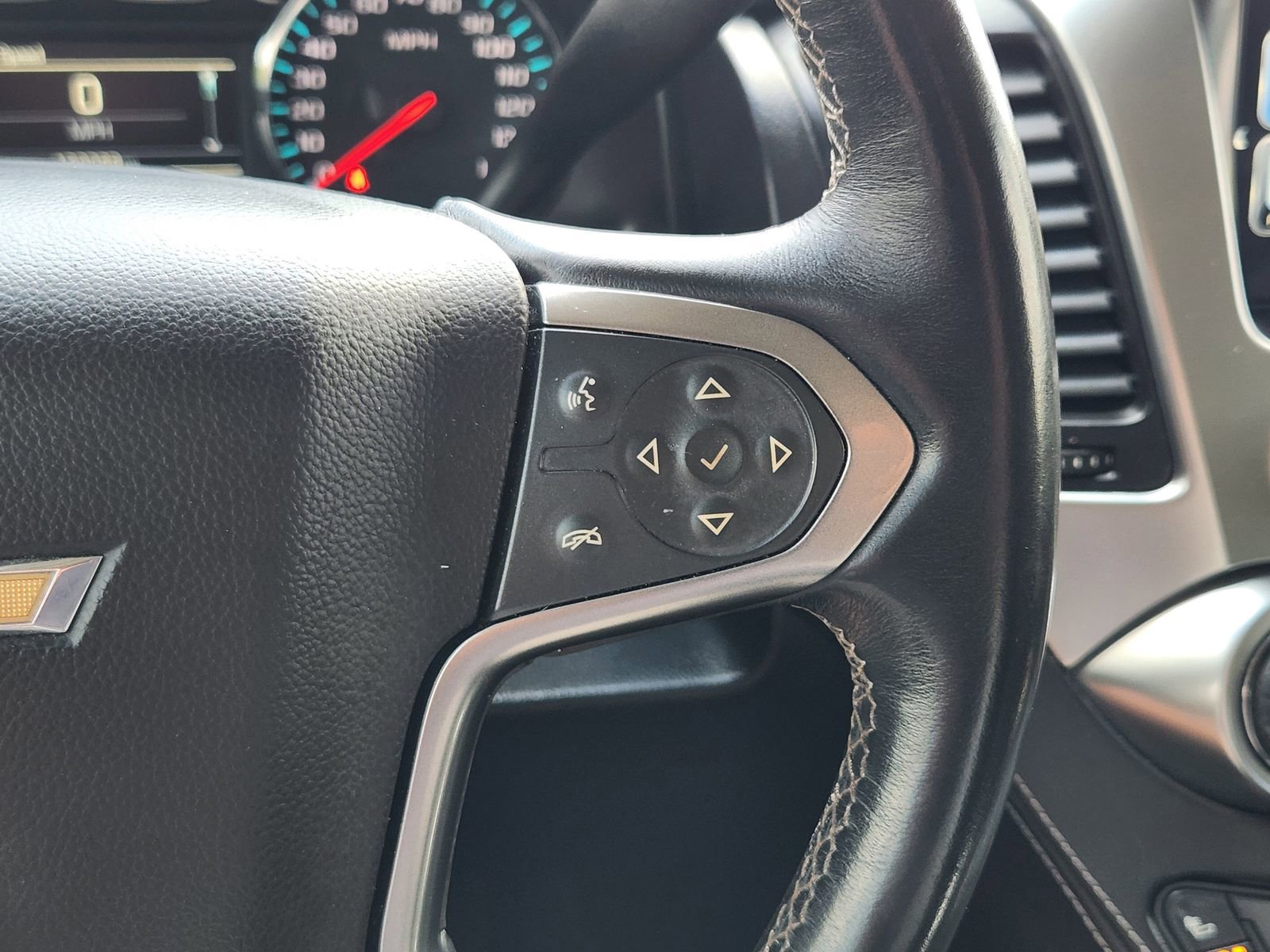 Used 2015 Chevrolet Suburban LTZ AWD/4WD image 32