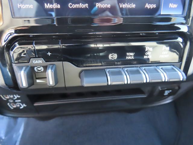 Used 2025 RAM 3500 Laramie AWD/4WD image 38