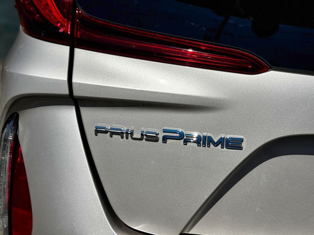 Used 2017 Toyota Prius Prime Premium w/ Preferred Accessory Package FWD image 23