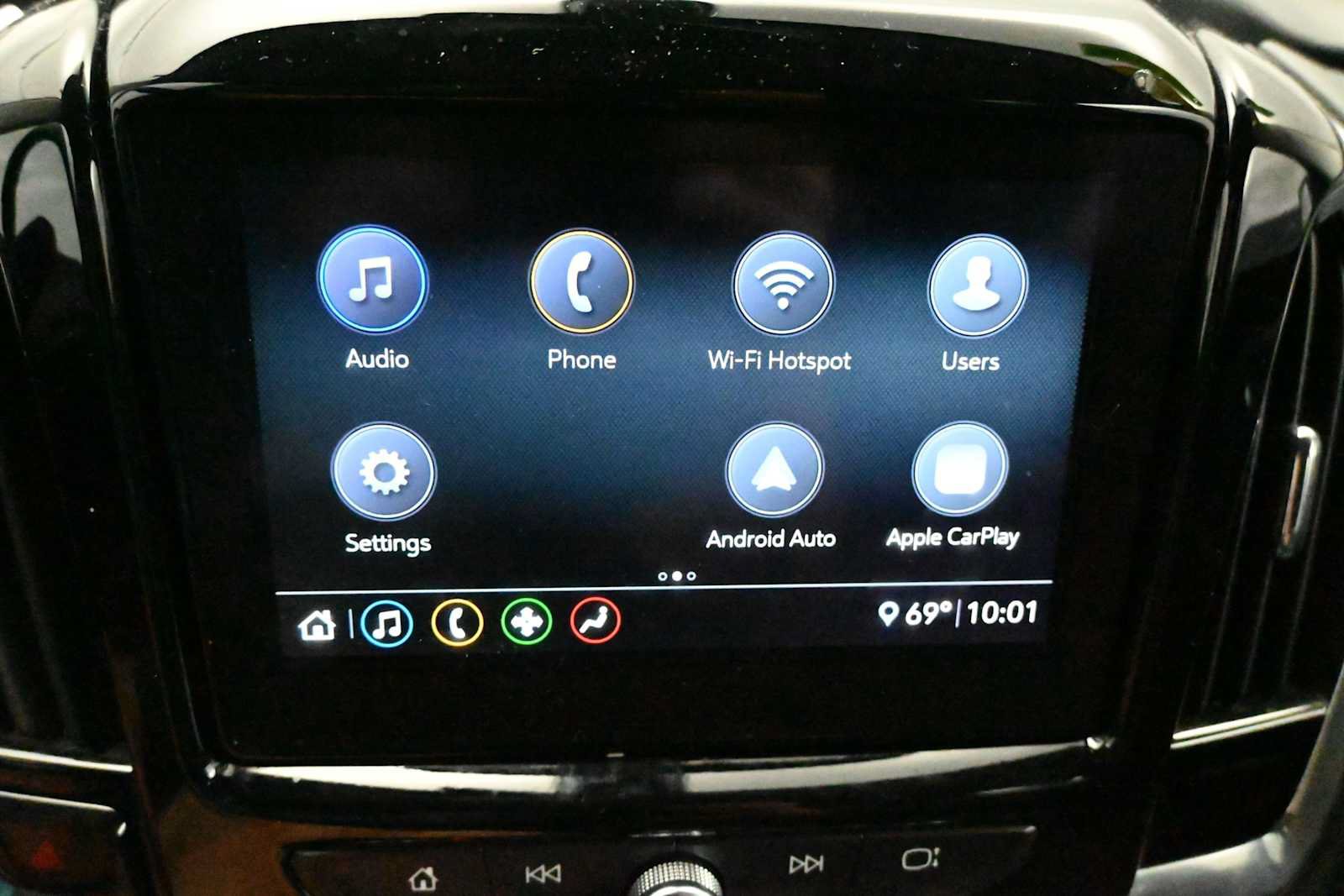 Used 2020 Chevrolet Traverse LT w/ LPO, Blackout Package AWD/4WD image 11