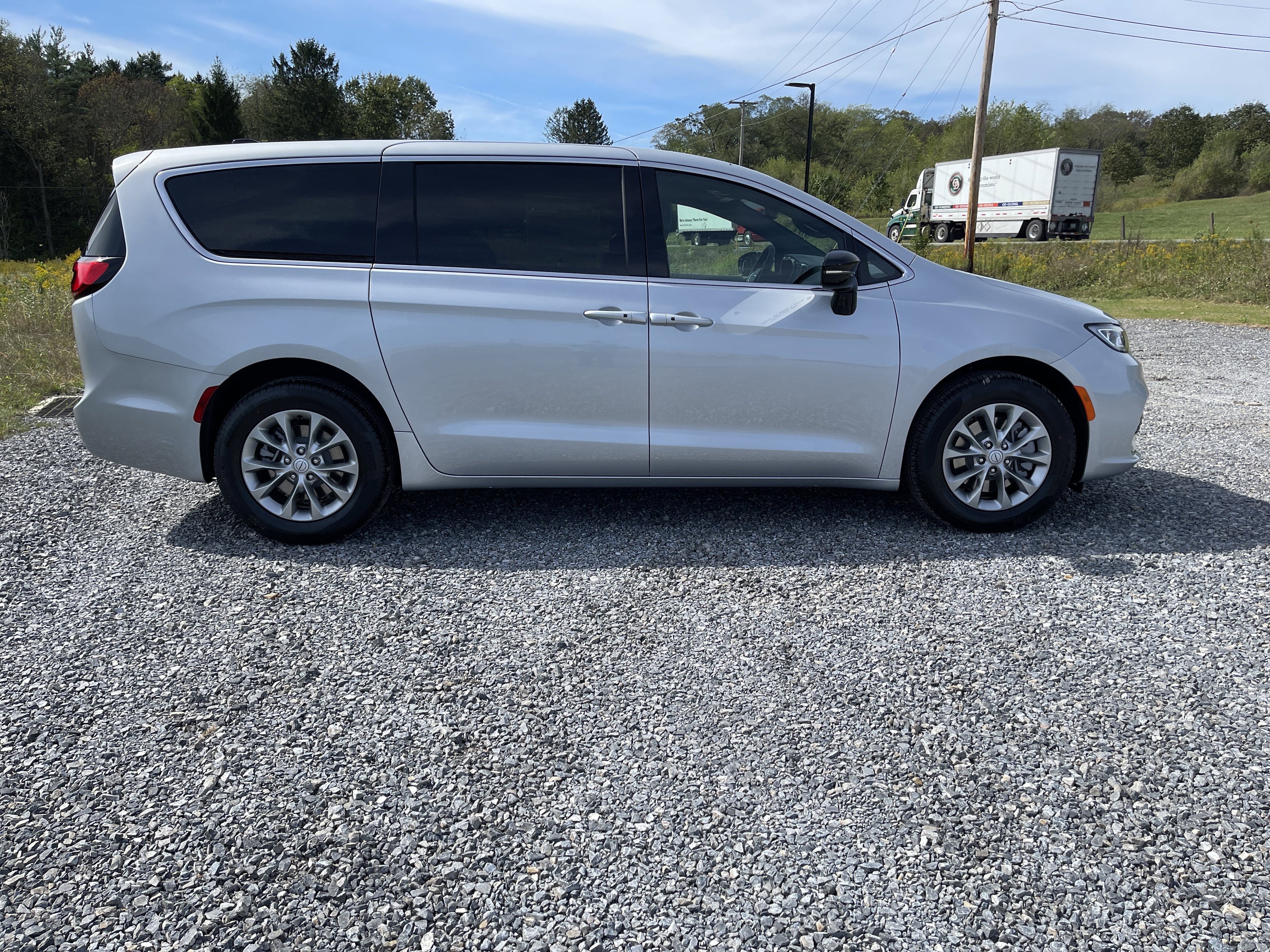 New 2026 Chrysler Pacifica Select image 5