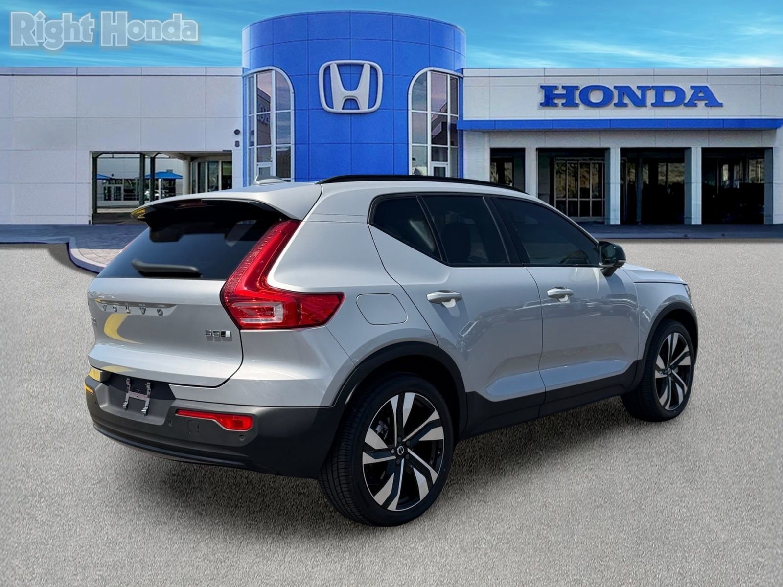 Used 2023 Volvo XC40 B5 Ultimate w/ Protection Package Premier AWD/4WD image 7
