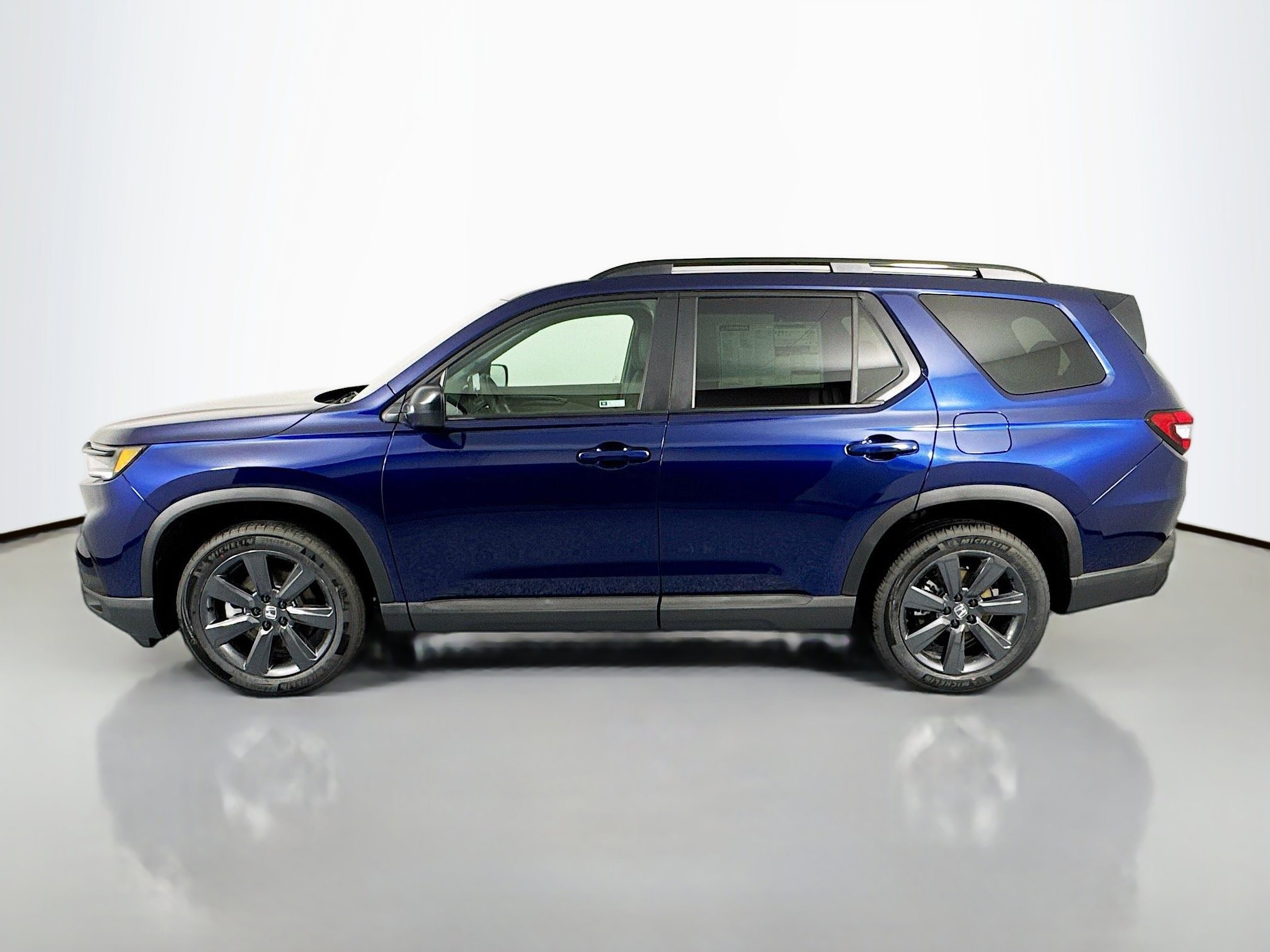 New 2025 Honda Pilot Sport image 8