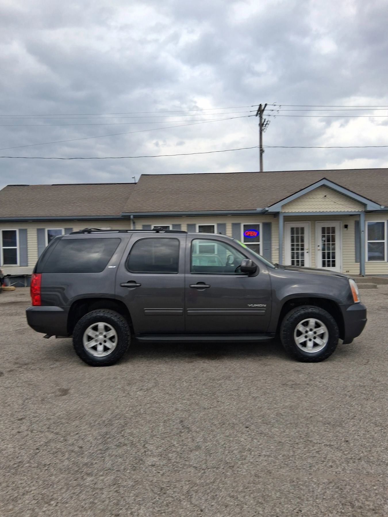Used 2010 GMC Yukon SLT w/ SLT-2 Equipment Package image 5