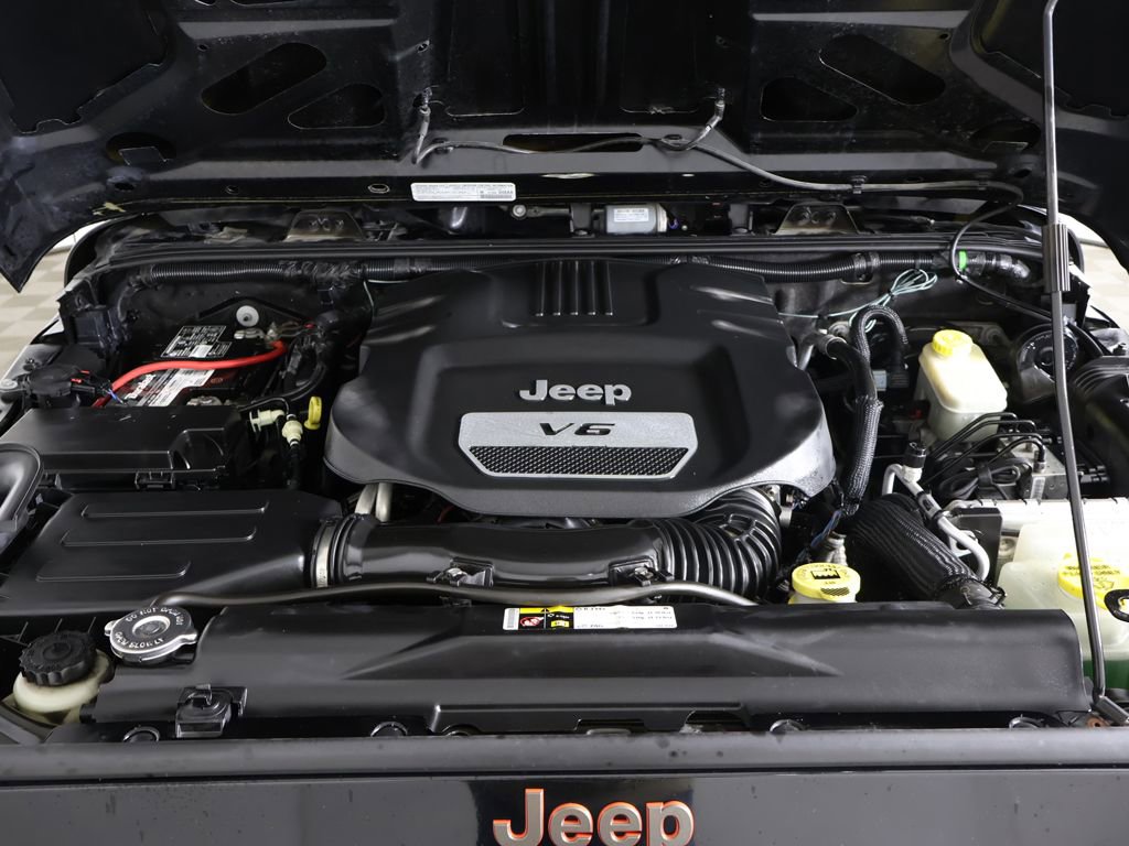 Used 2014 Jeep Wrangler Unlimited Rubicon AWD/4WD image 17