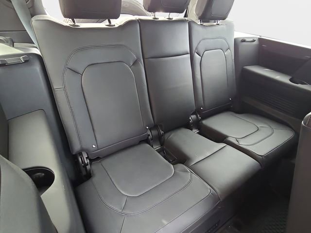 Certified 2024 Land Rover Defender 130 X-Dynamic SE image 16