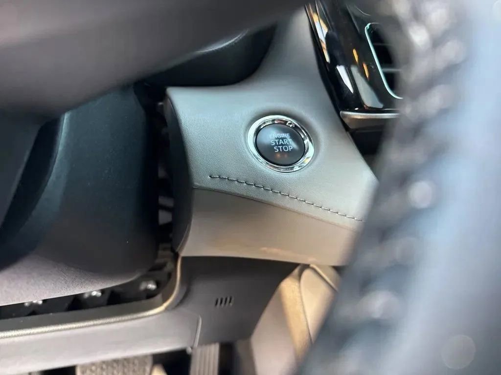 Used 2022 Toyota Highlander XLE FWD image 20