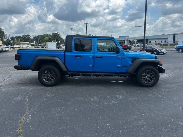 Used 2025 Jeep Gladiator Sport AWD/4WD image 5