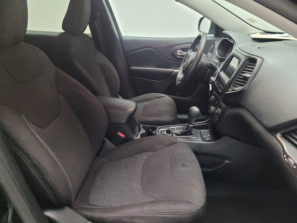 Used 2019 Jeep Cherokee Latitude w/ Popular Appearance Group image 21