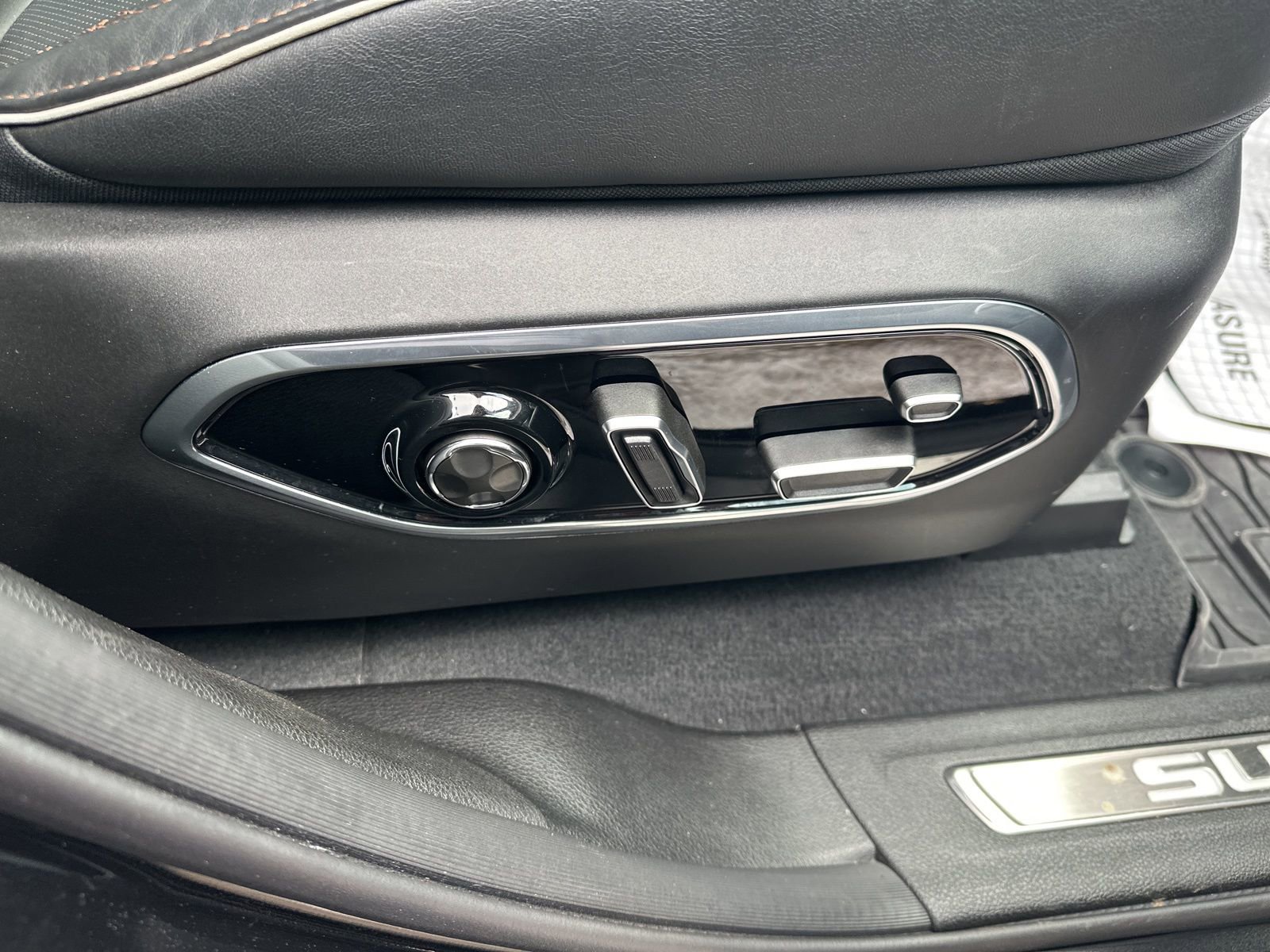 Used 2024 Jeep Grand Cherokee Summit w/ Luxury Tech Group V image 40