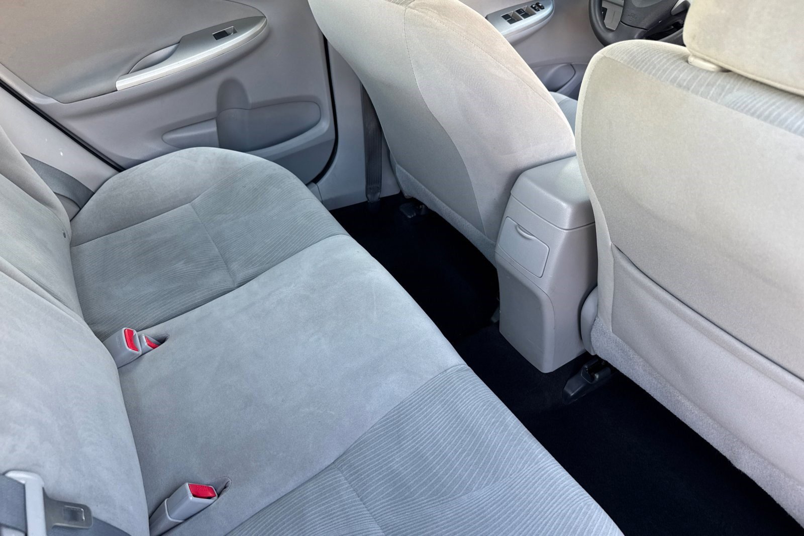 Used 2012 Toyota Corolla LE image 28