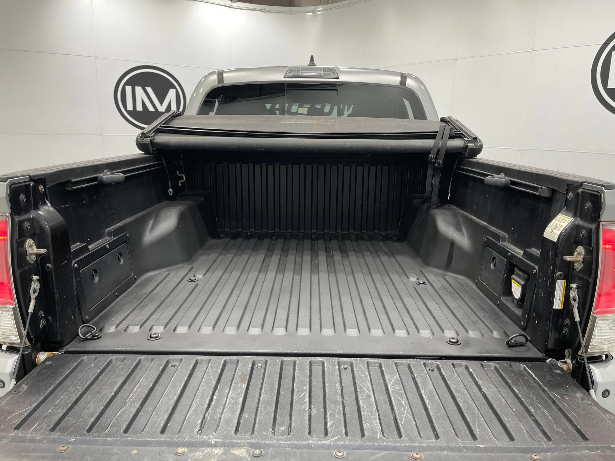Used 2017 Toyota Tacoma Limited w/ Tow Package AWD/4WD image 25