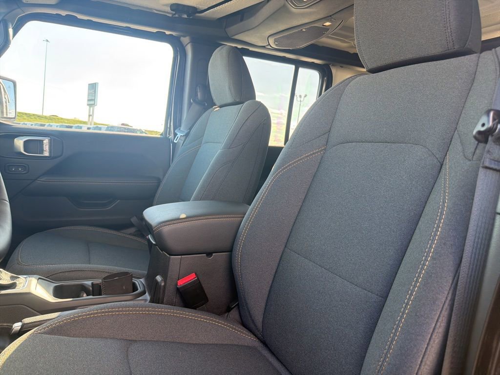 Used 2024 Jeep Wrangler Sahara w/ Technology Group image 9