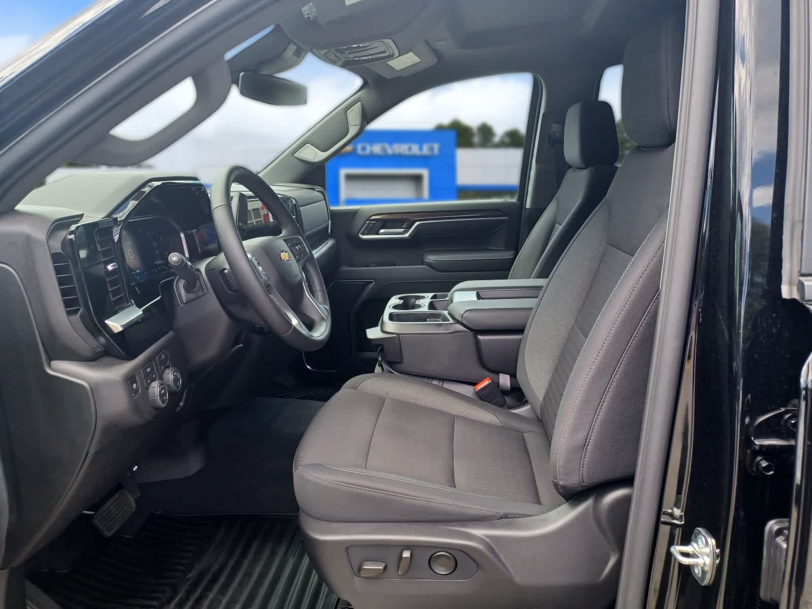 Used 2026 Chevrolet Silverado 1500 LT AWD/4WD image 7