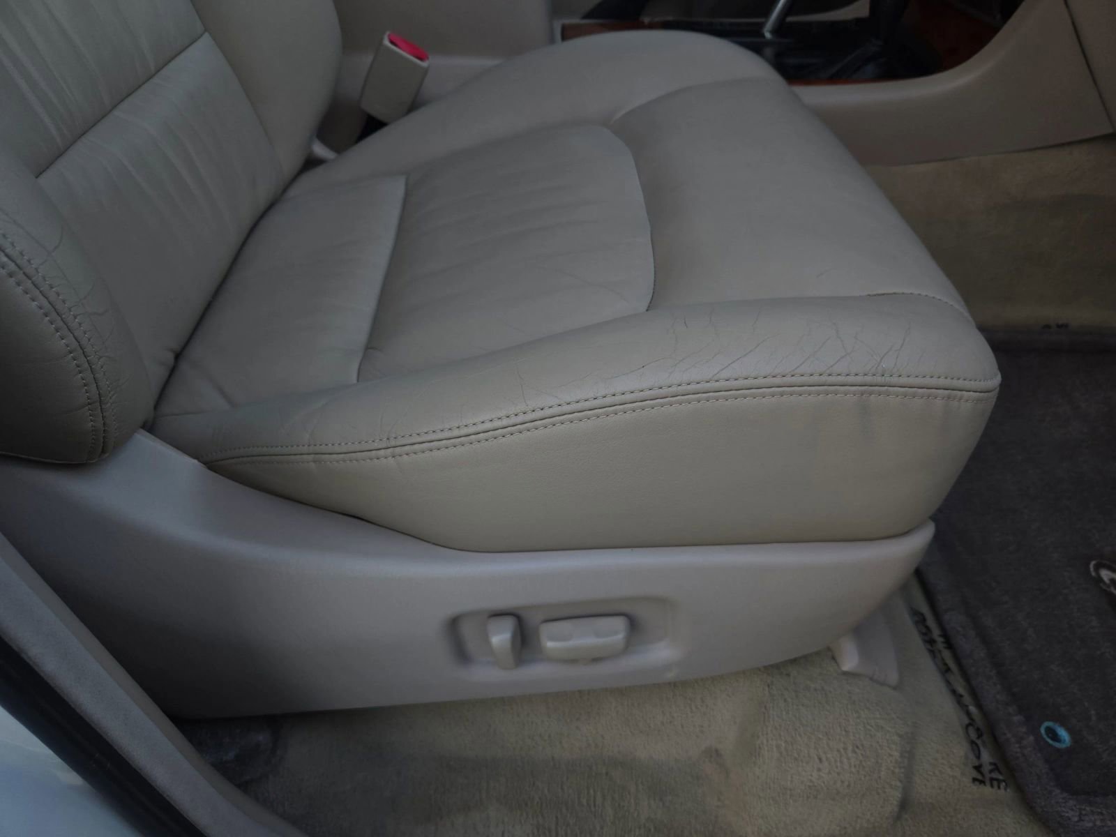 Used 1999 Lexus LX 470 4WD image 23