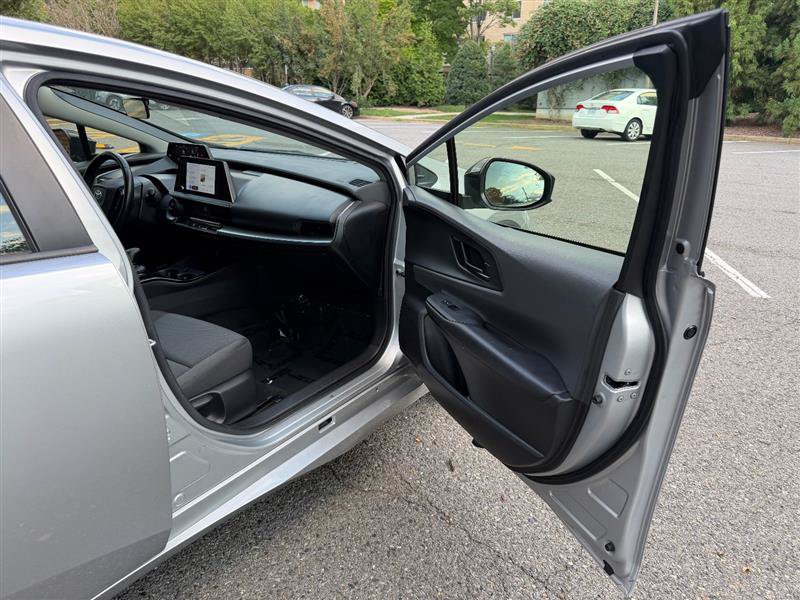 Used 2023 Toyota Prius LE FWD image 15
