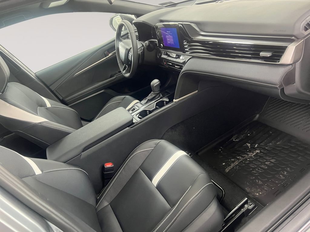 New 2026 Toyota Camry Hybrid FWD image 15