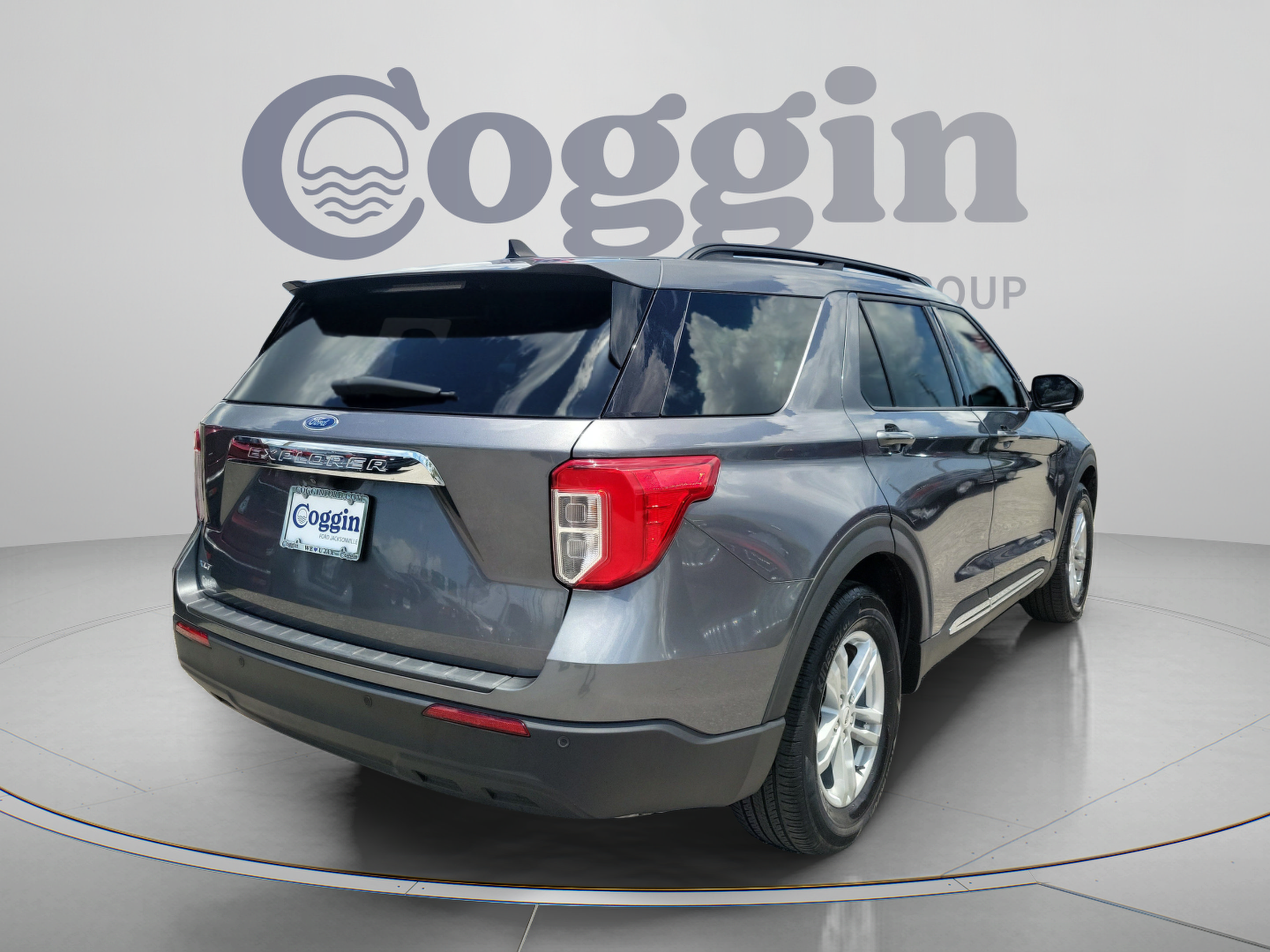 Used 2023 Ford Explorer XLT RWD image 3
