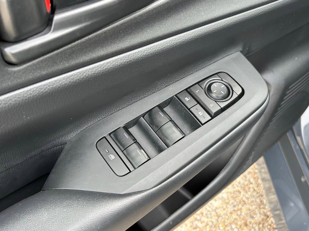 Used 2025 Toyota Prius Plug-In Hybrid image 25