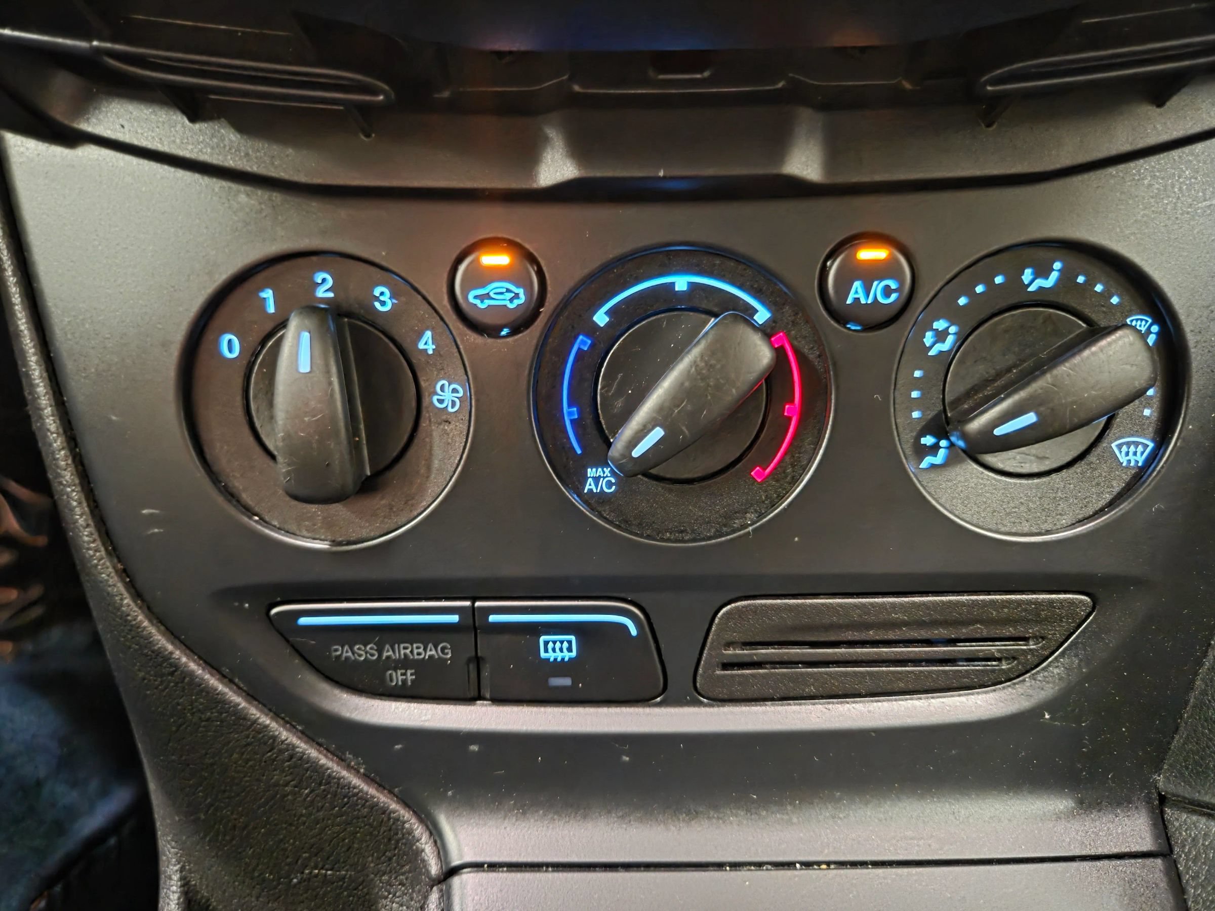 Used 2014 Ford Focus S FWD image 22