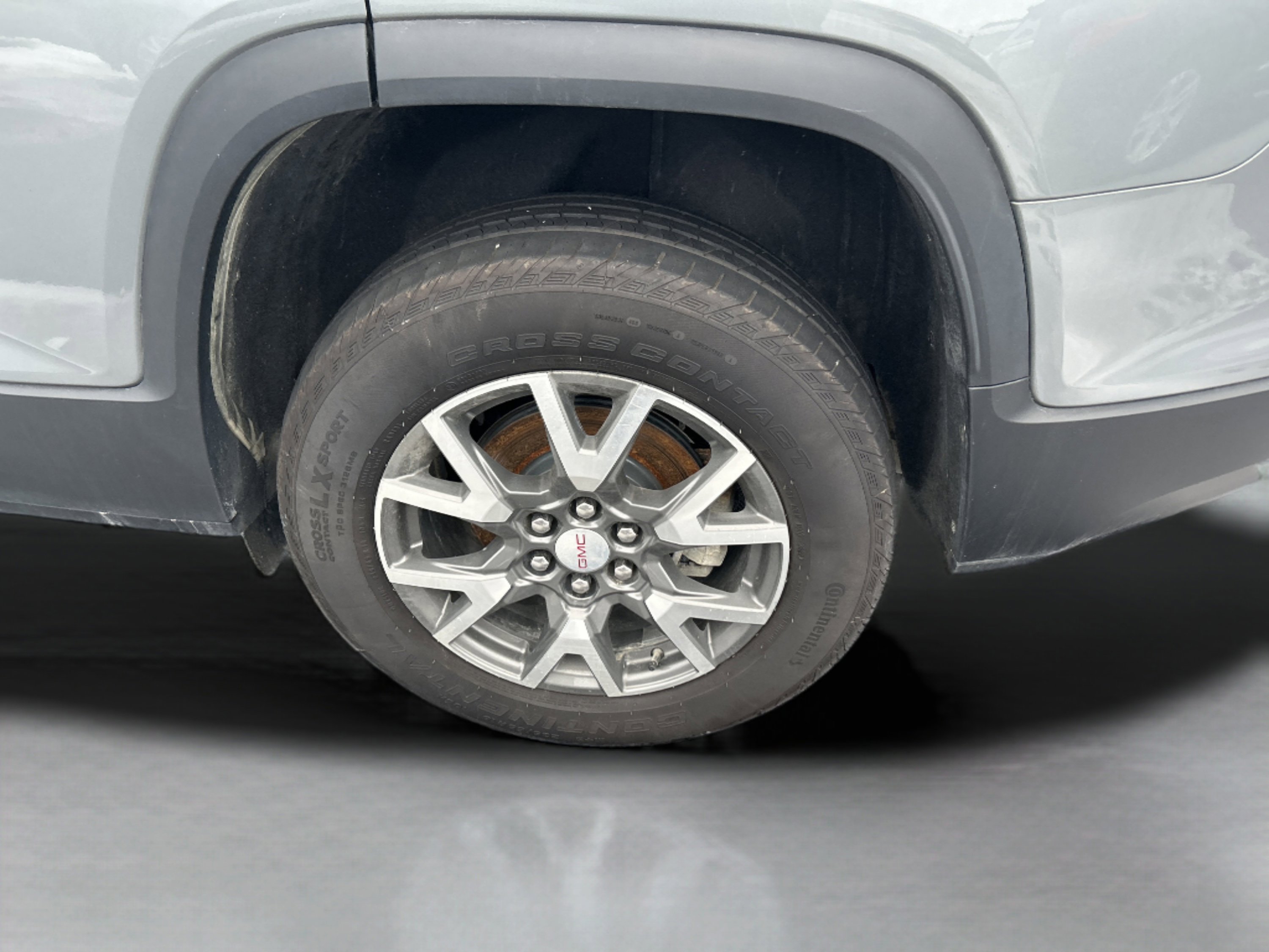 Used 2023 GMC Acadia SLE w/ Driver Convenience Package image 10