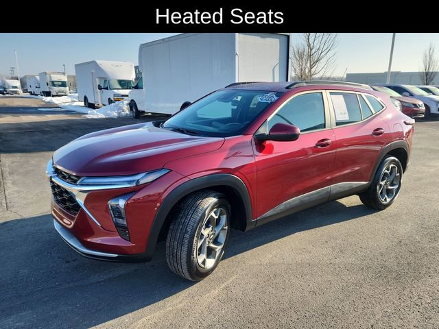 Used 2025 Chevrolet Trax LT w/ LT Convenience Package image 3