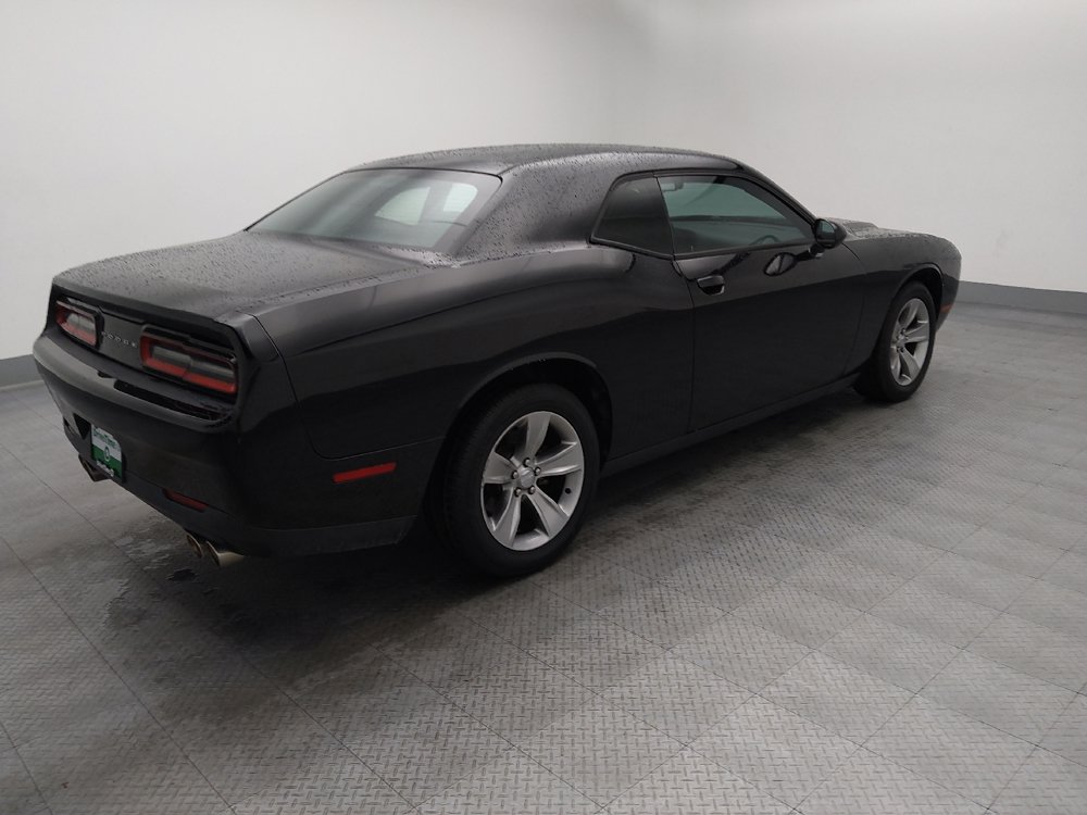 Used 2017 Dodge Challenger SXT RWD image 10