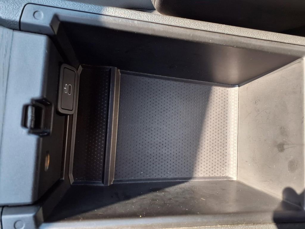 Used 2024 BMW 330e 330e iPerformance image 12