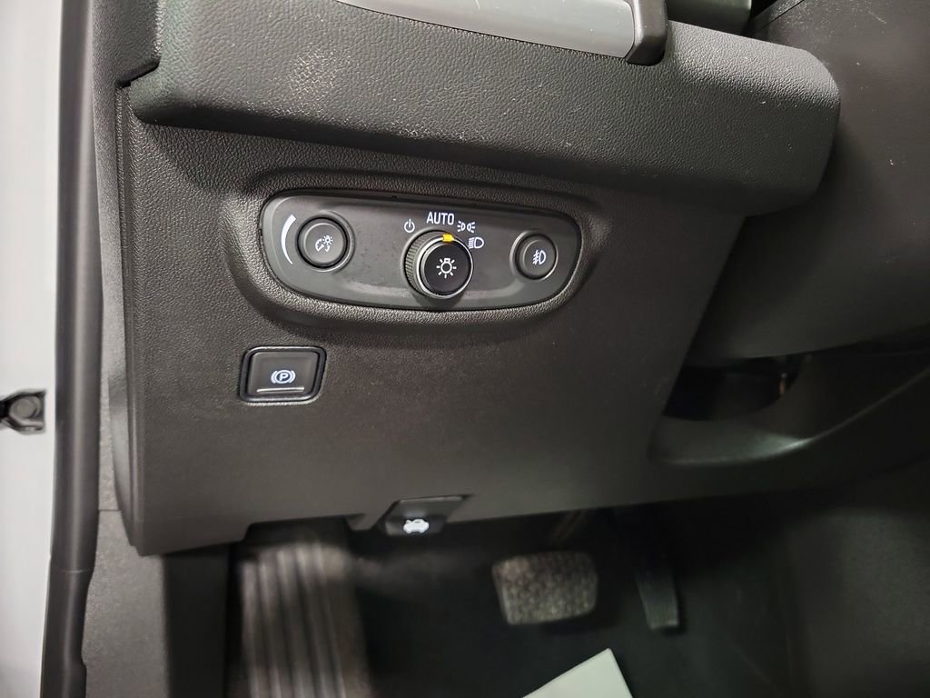 Used 2023 GMC Terrain SLT image 20