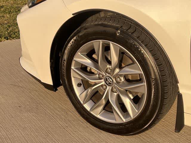 Used 2022 Toyota Avalon XLE image 9