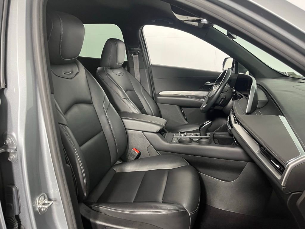 Used 2024 Cadillac XT4 Premium Luxury image 31