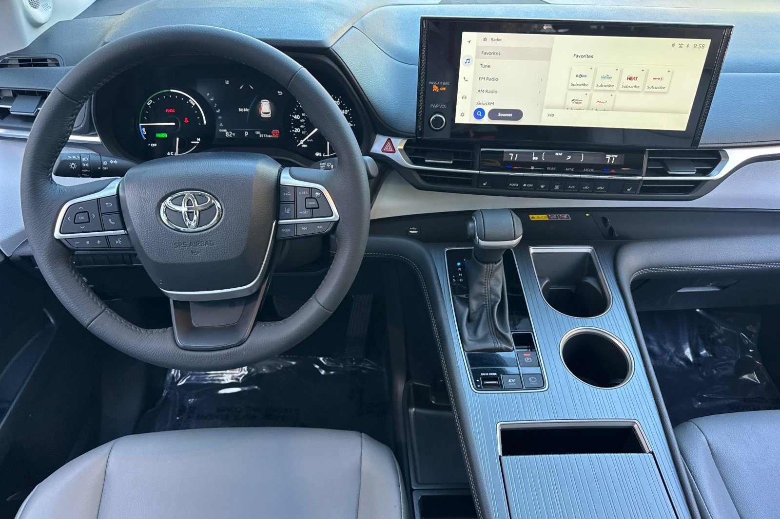 Used 2025 Toyota Sienna XLE w/ XLE Plus Package AWD/4WD image 30