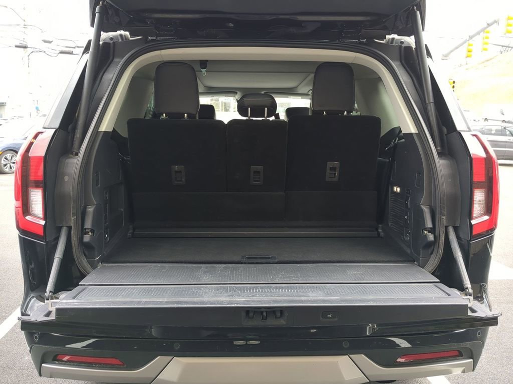 Used 2025 Ford Expedition Platinum image 39